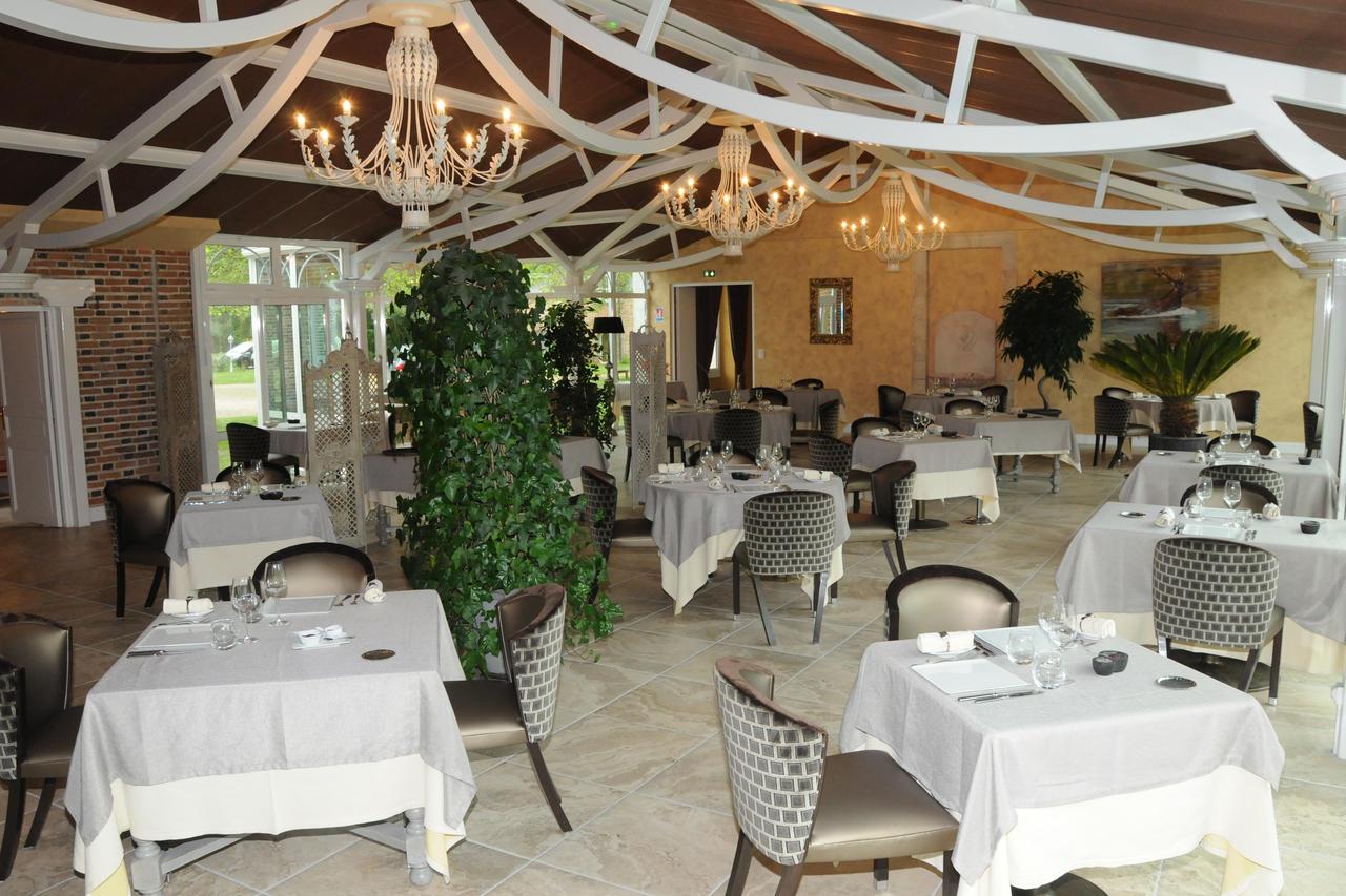 Logis Domaine De Valaudran Hotel Salbris Exterior photo